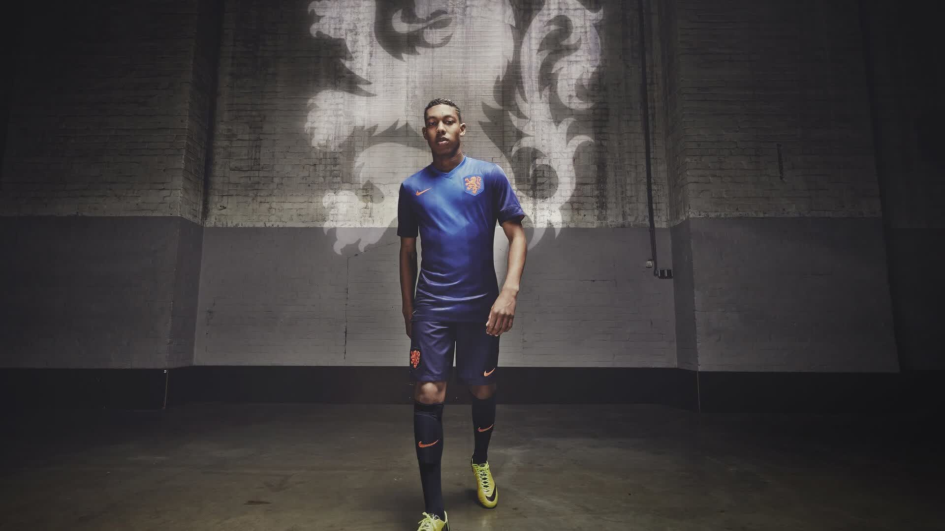 澳门威尼斯官网-武磊戴帽！阿贾克斯防线被打爆